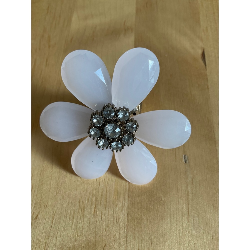 White Daisy Flower Stretch Statement Ring Rhinestone Center Silver Tone
